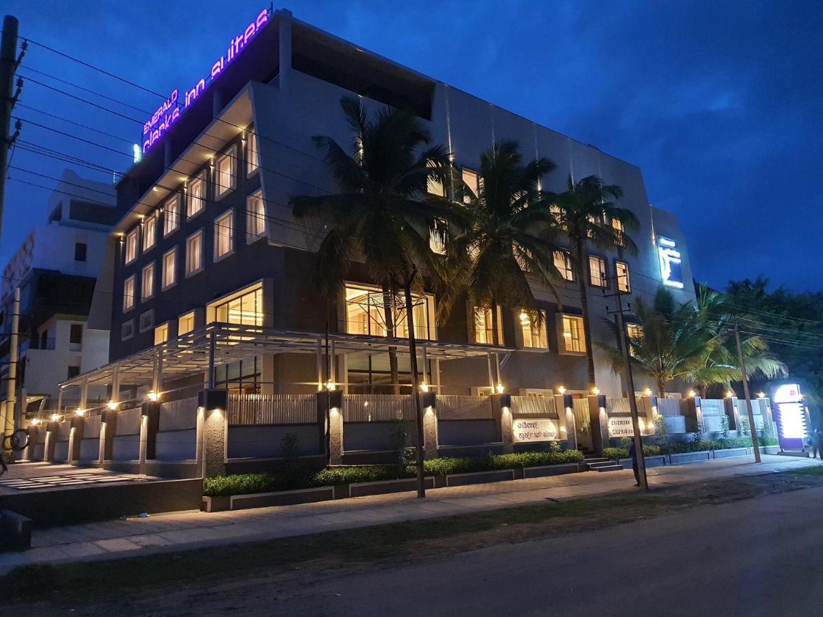 Emerald Clarks Inn Suites Májszúr Kültér fotó