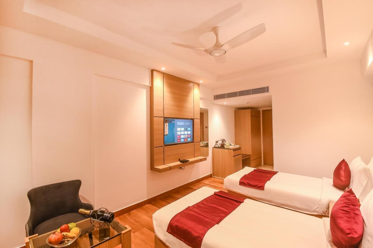 Emerald Clarks Inn Suites Májszúr Kültér fotó