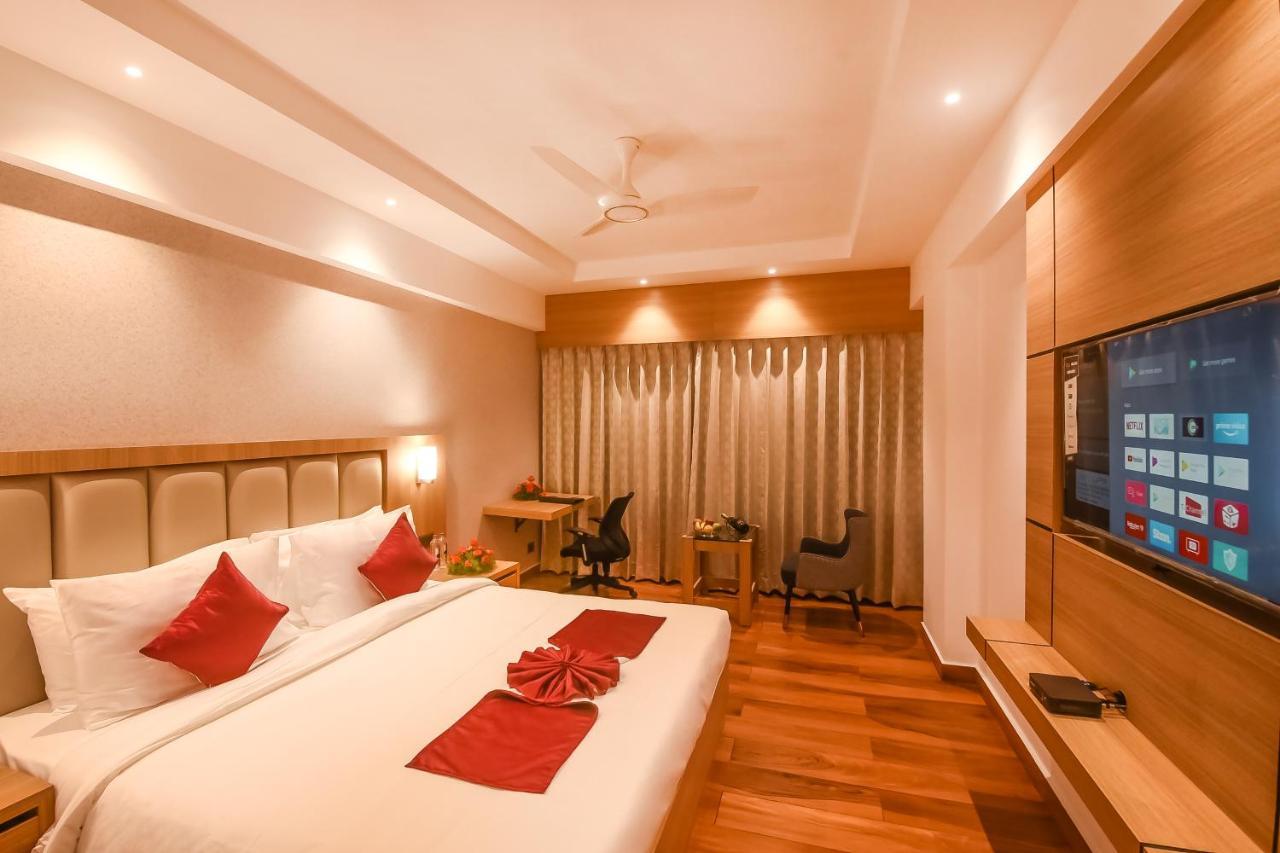 Emerald Clarks Inn Suites Májszúr Kültér fotó