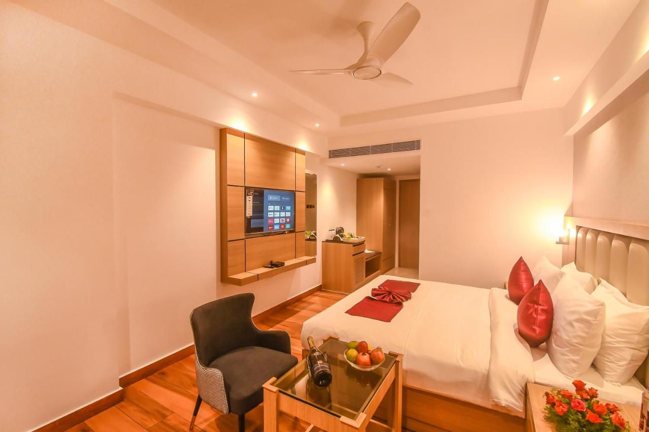 Emerald Clarks Inn Suites Májszúr Kültér fotó