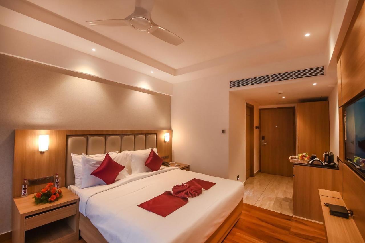 Emerald Clarks Inn Suites Májszúr Kültér fotó