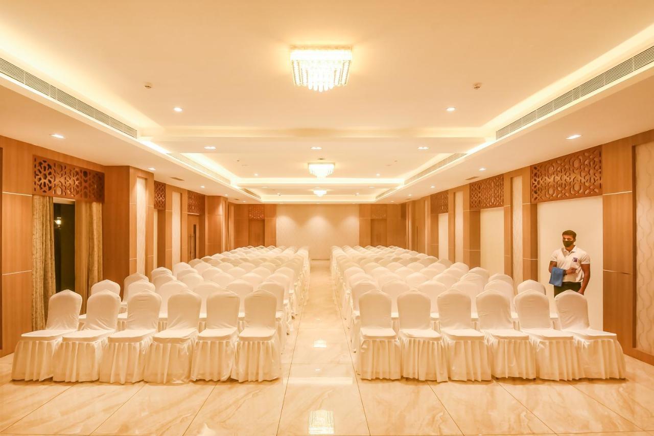 Emerald Clarks Inn Suites Májszúr Kültér fotó