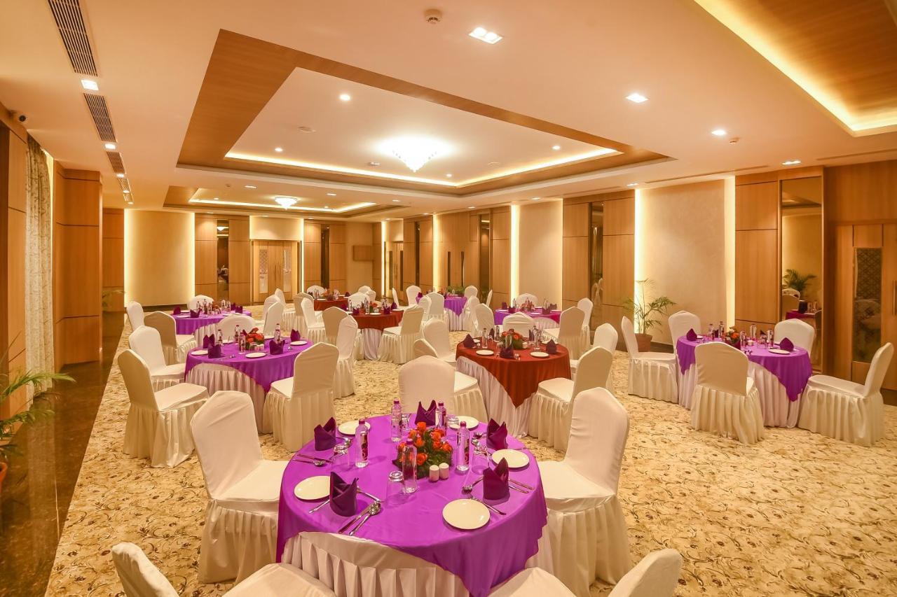 Emerald Clarks Inn Suites Májszúr Kültér fotó