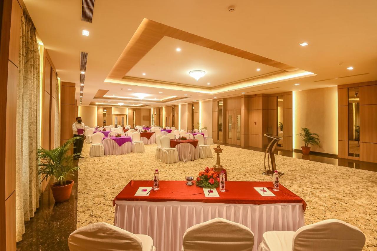 Emerald Clarks Inn Suites Májszúr Kültér fotó