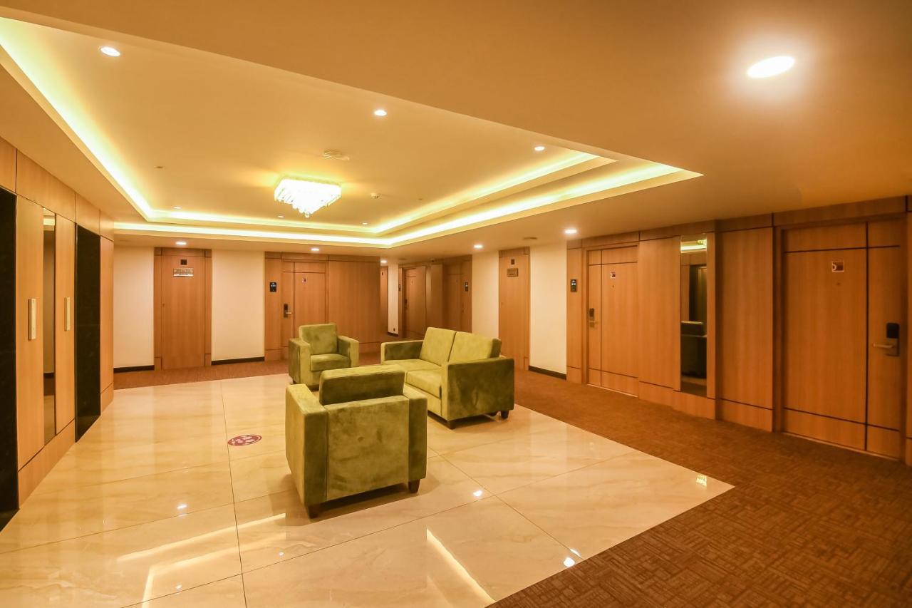Emerald Clarks Inn Suites Májszúr Kültér fotó