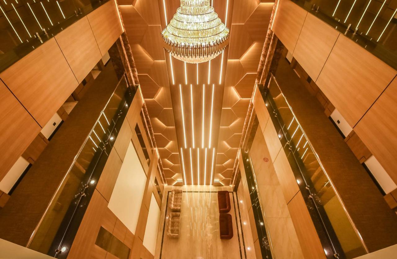 Emerald Clarks Inn Suites Májszúr Kültér fotó