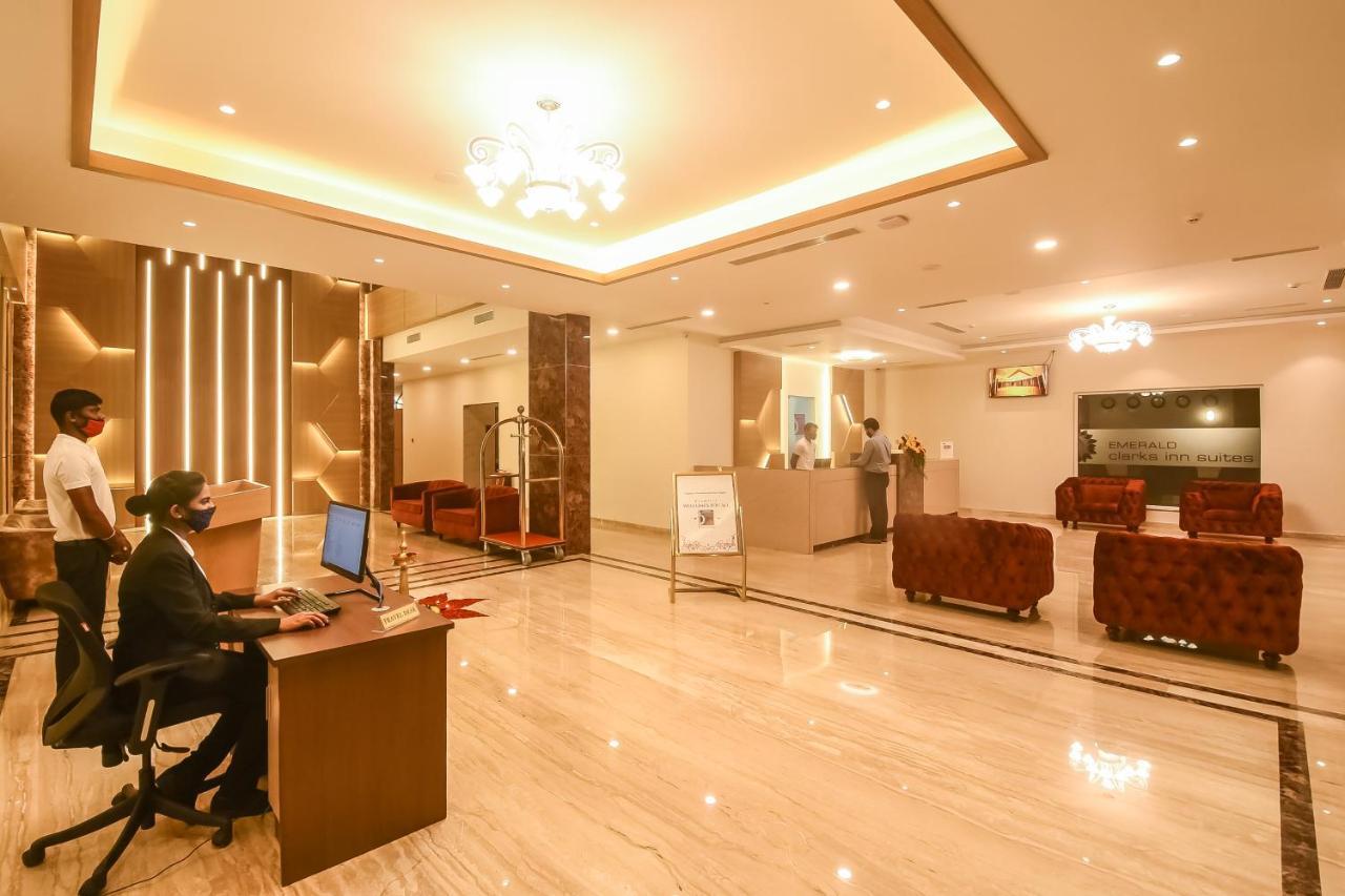Emerald Clarks Inn Suites Májszúr Kültér fotó