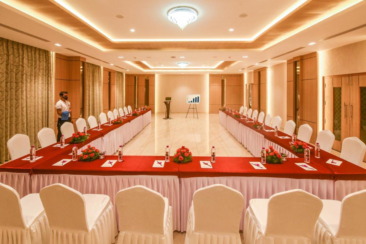 Emerald Clarks Inn Suites Májszúr Kültér fotó