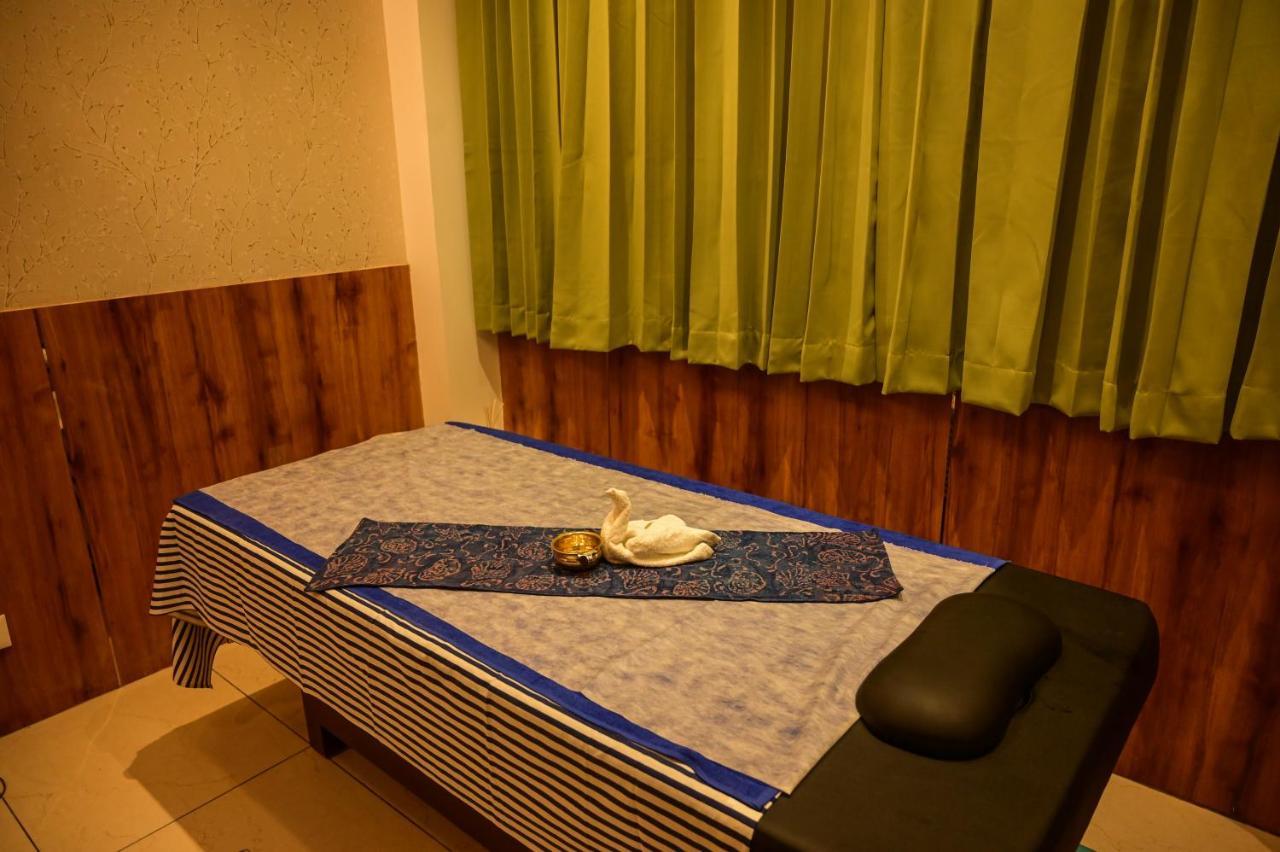 Emerald Clarks Inn Suites Májszúr Kültér fotó